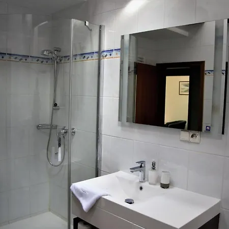 Victor - Sea View Cliff